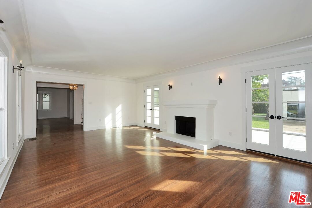 1938 Buckingham Road Los Angeles, CA 90016 - Photo 7 of 30 Gallery Image 7