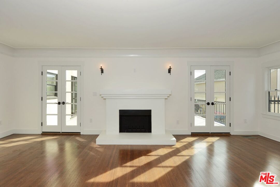 1938 Buckingham Road Los Angeles, CA 90016 - Photo 8 of 30 Gallery Image 8