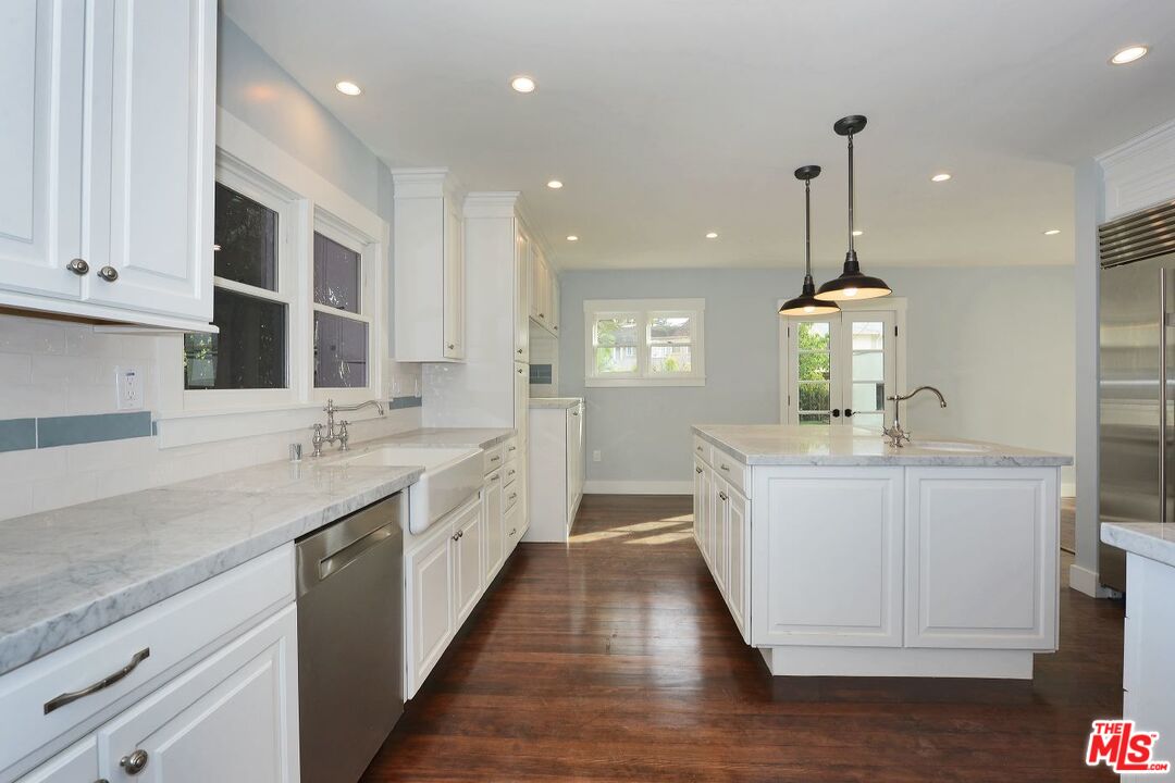 1938 Buckingham Road Los Angeles, CA 90016 - Photo 10 of 30 Gallery Image 10