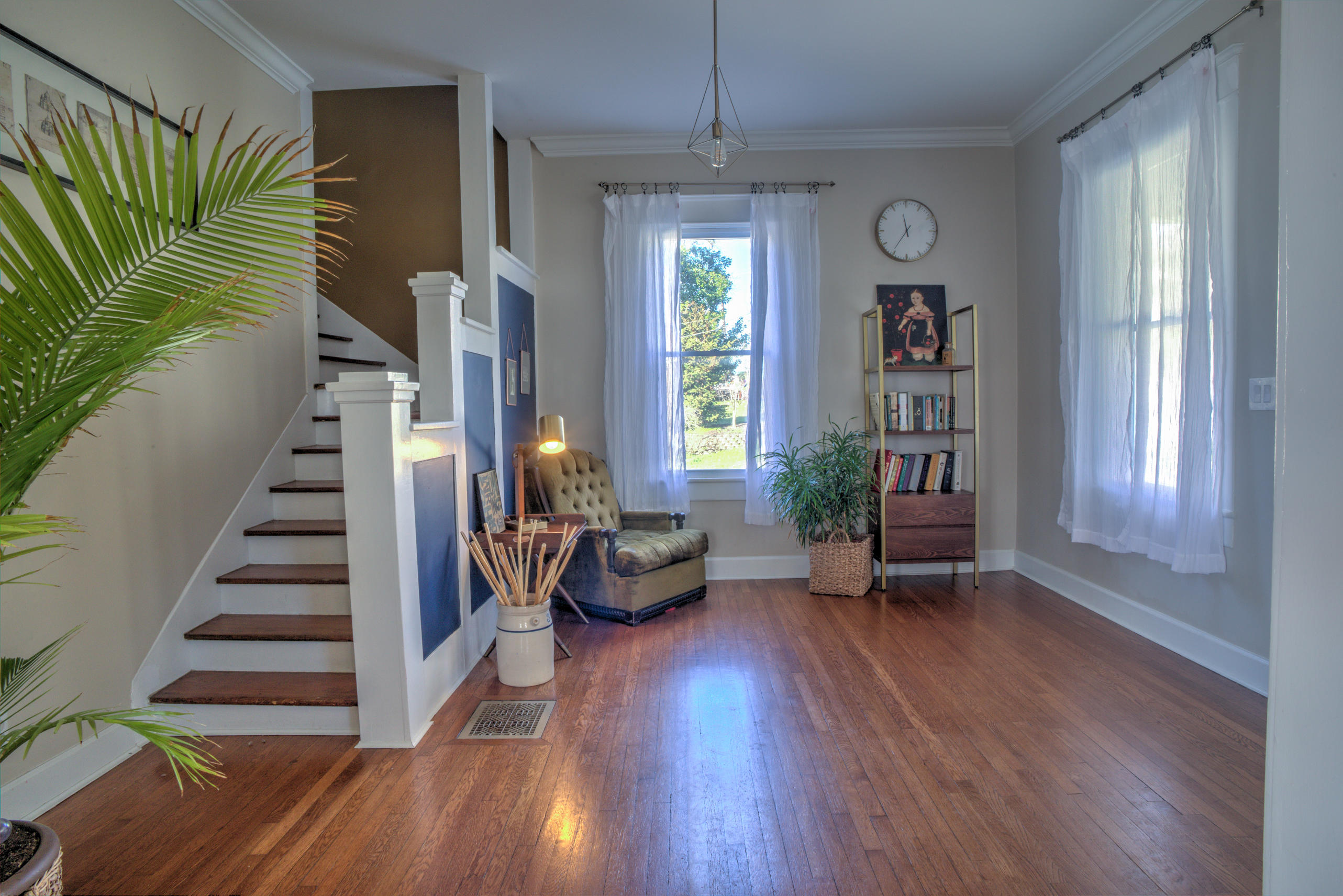 112 Shallowford Road Chattanooga, TN 37404 - Photo 4 of 28 Foyer - Stairs to Upper Level