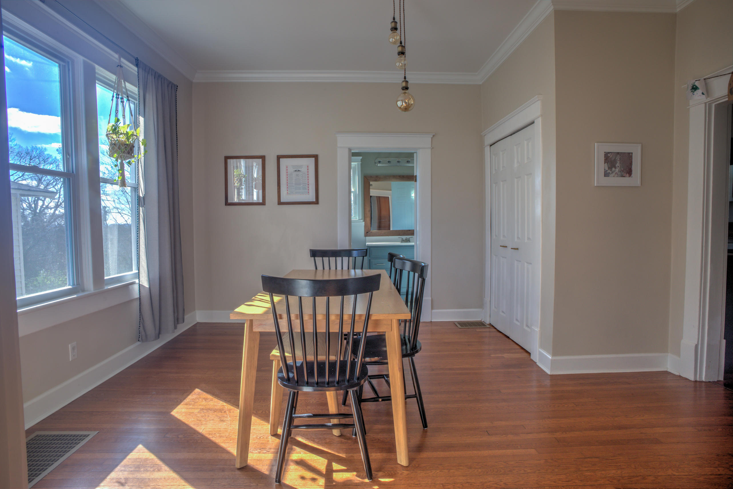 112 Shallowford Road Chattanooga, TN 37404 - Photo 9 of 28 Dining Room - Full Bath