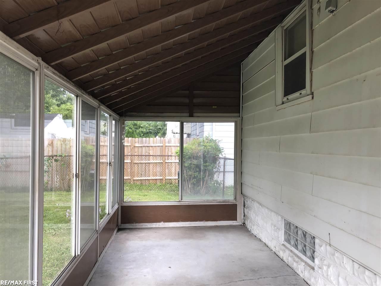 8228 Toepfer Road Warren, MI 48089 - Photo 5 of 17 Sunroom