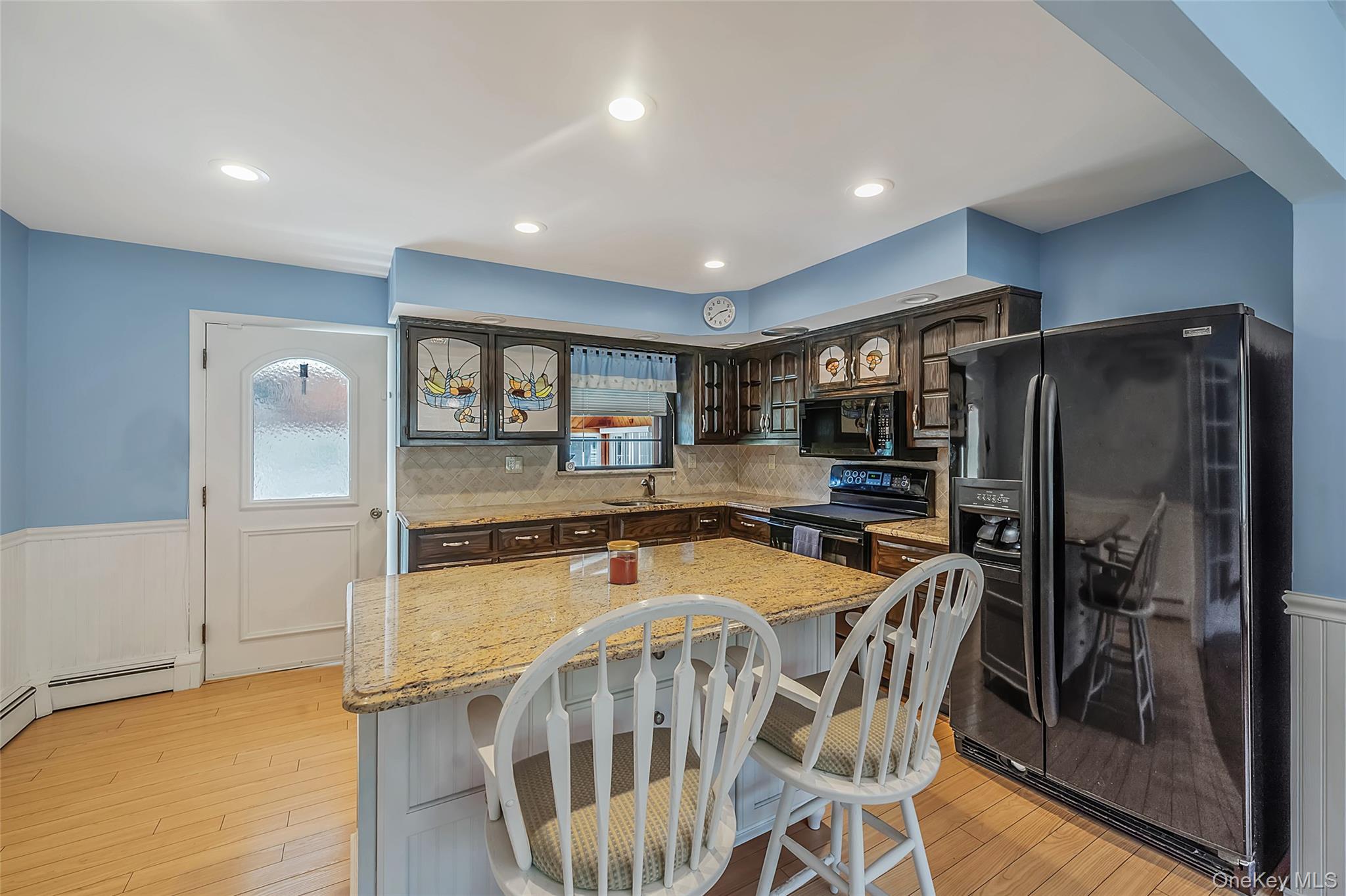 376 South Country Road East Patchogue, NY 11772 - Photo 13 of 36