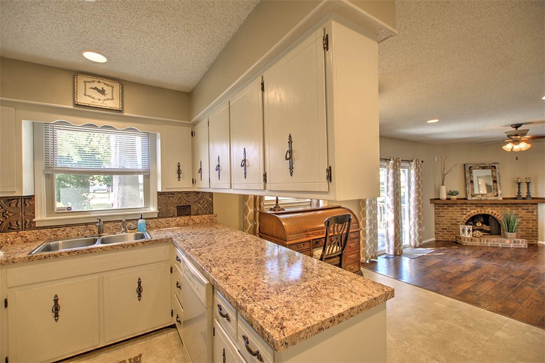 4499 Lawson Drive Decatur, IL 62526 - Photo 14 of 32