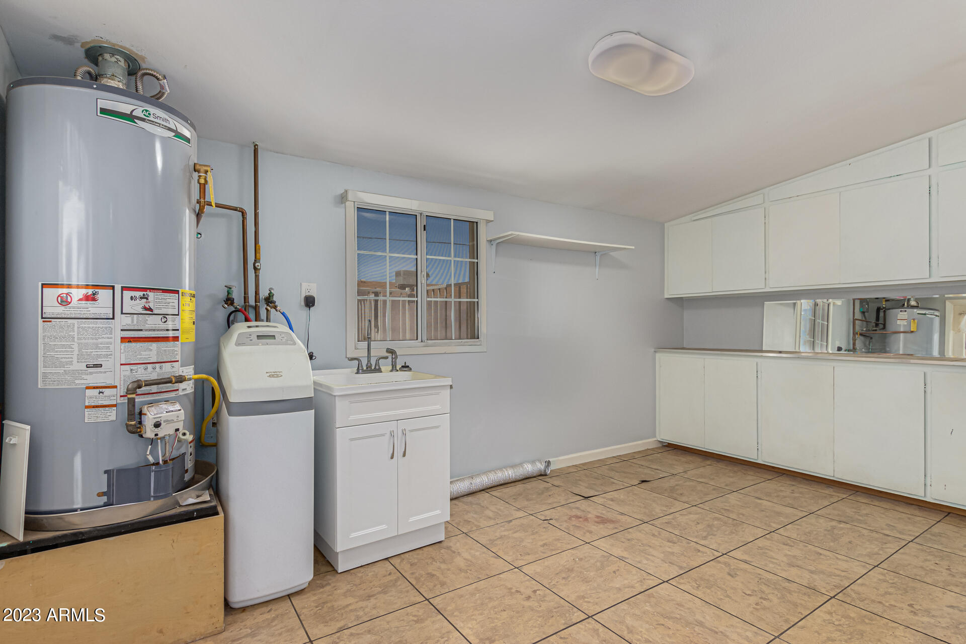 2902 South Newberry Road Tempe, AZ 85282 - Photo 19 of 29 Newberry laundry room