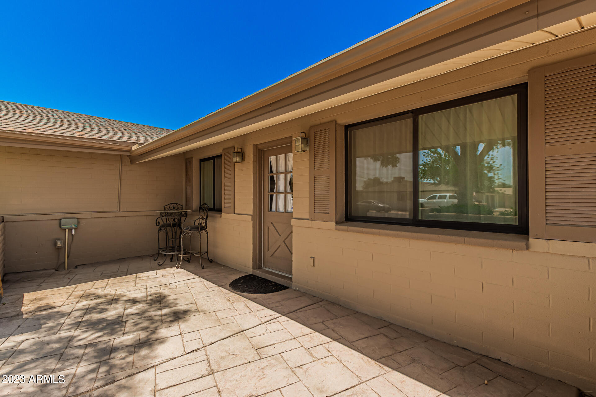 2902 South Newberry Road Tempe, AZ 85282 - Photo 3 of 29 Newberry courtyard