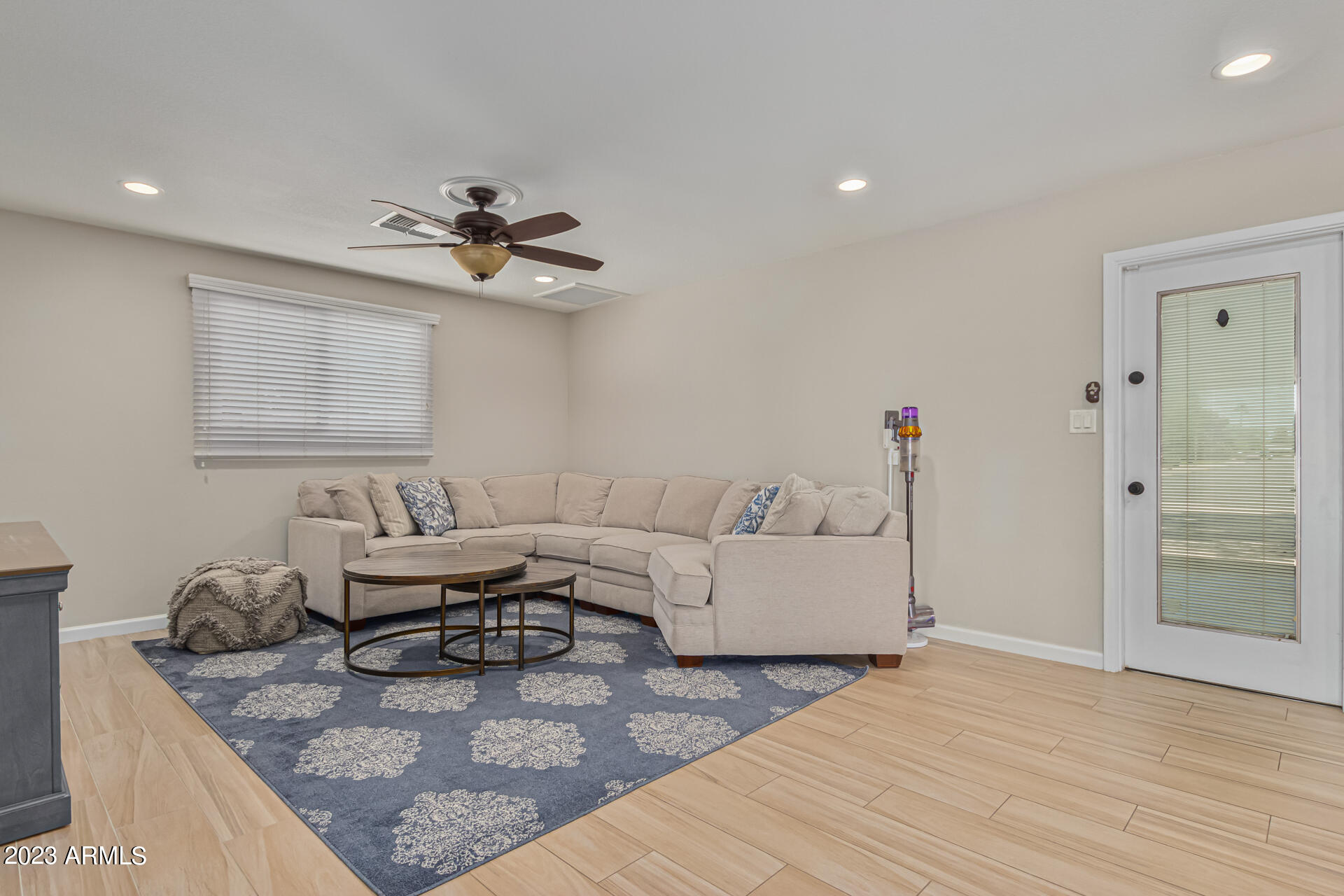 2902 South Newberry Road Tempe, AZ 85282 - Photo 7 of 29 Newberry family rm