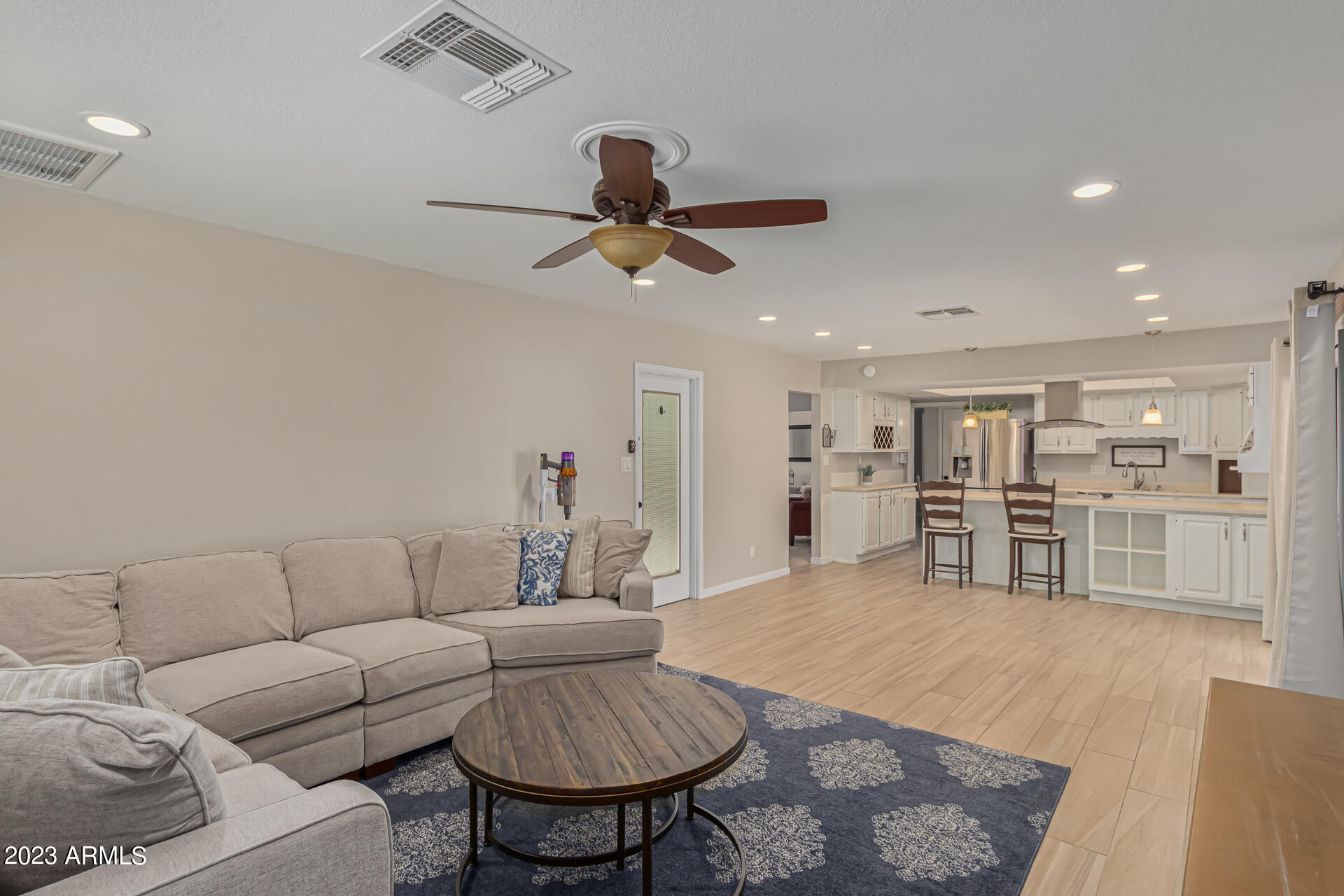 2902 South Newberry Road Tempe, AZ 85282 - Photo 8 of 29 Newberry family rm 2