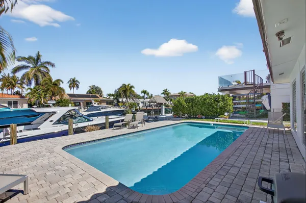 $7,500 | 2433 Southeast 10th Street, Pompano Beach, FL 33062