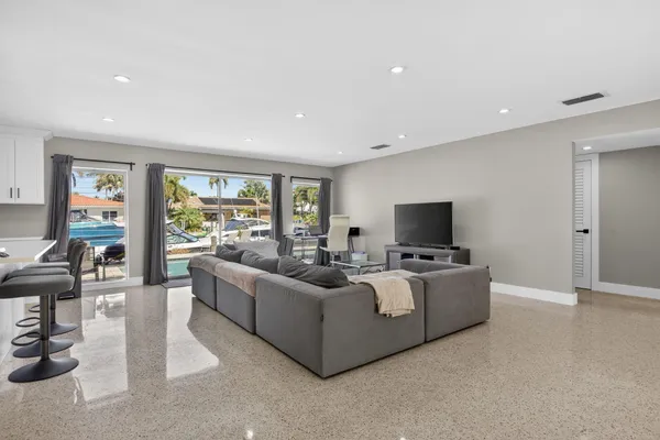 $7,500 | 2433 Southeast 10th Street, Pompano Beach, FL 33062