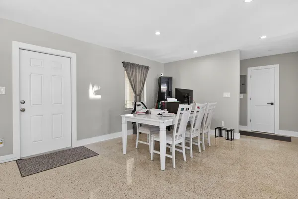 $7,500 | 2433 Southeast 10th Street, Pompano Beach, FL 33062