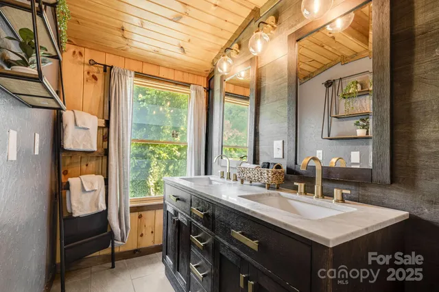 $955,000 | 6541 Grassy Branch Road, Bryson City, NC 28713