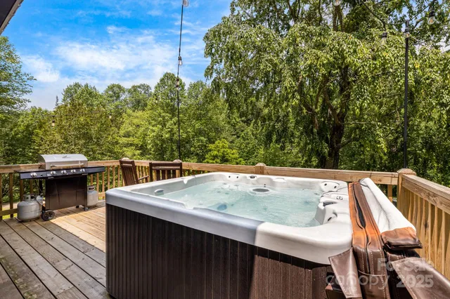 $955,000 | 6541 Grassy Branch Road, Bryson City, NC 28713