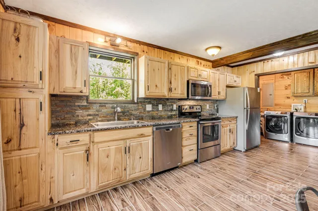 $955,000 | 6541 Grassy Branch Road, Bryson City, NC 28713