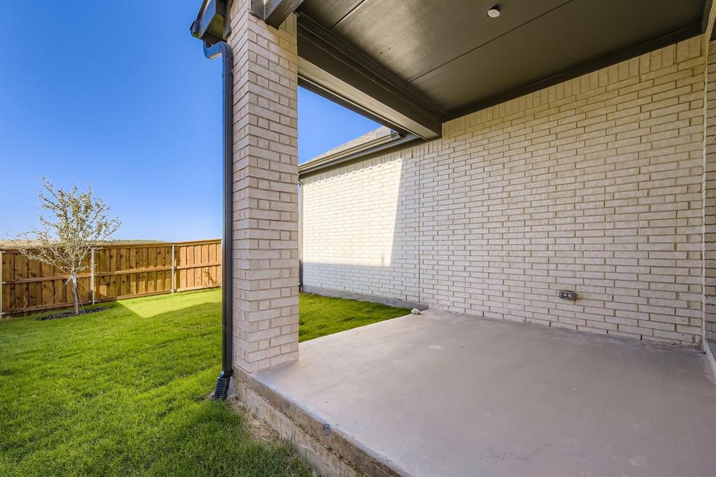 6036 Davis Knoll Road Fort Worth, TX 76126 - Photo 27 of 29 a view of outdoor space and deck