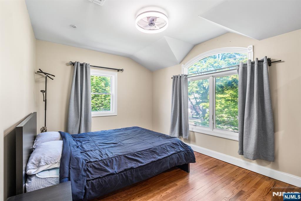 124 Crain Road Paramus, NJ 07652 - Photo 37 of 48