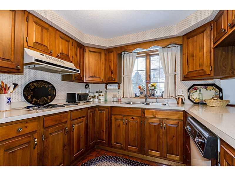 35 Hunts Point Road Cape Elizabeth, ME 04107 - Photo 5 of 22 Kitchen.