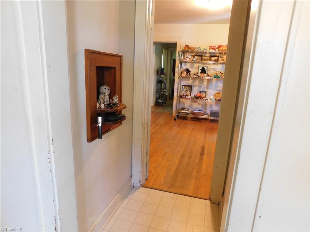 140 South Franklin Road Mount Airy, NC 27030 - Photo 13 of 15 Garage
