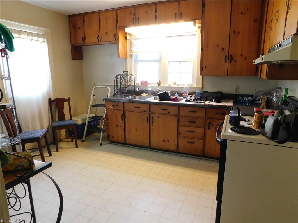 140 South Franklin Road Mount Airy, NC 27030 - Photo 6 of 15 Full bath