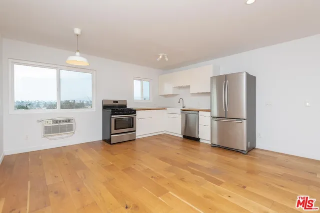 $2,995 | 3933 Marathon Street, Unit 203B, Los Angeles, CA 90029