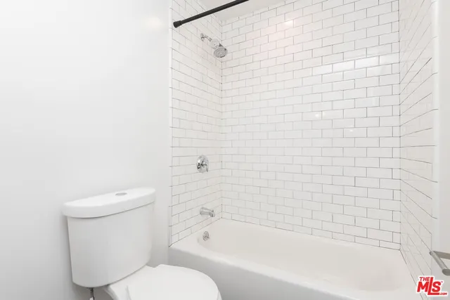 $2,995 | 3933 Marathon Street, Unit 203B, Los Angeles, CA 90029