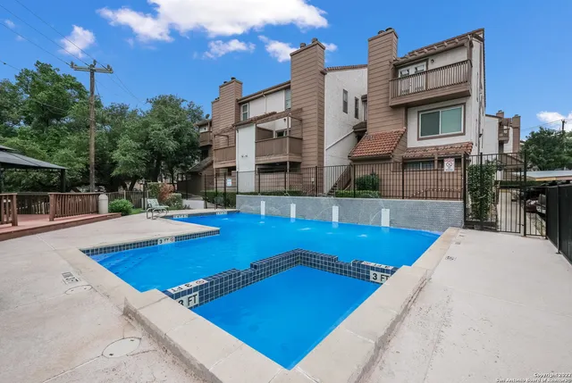 $1,550 | 4107 Medical Drive, Unit 2208, San Antonio, TX 78229