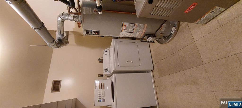 1060 Ash Drive Mahwah, NJ 07430 - Photo 19 of 19 a utility room with dryer and washer