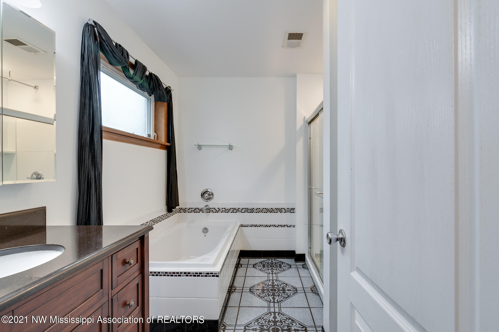 9949 Holly Springs Road Hernando, MS 38632 - Photo 12 of 23 Master Bathroom