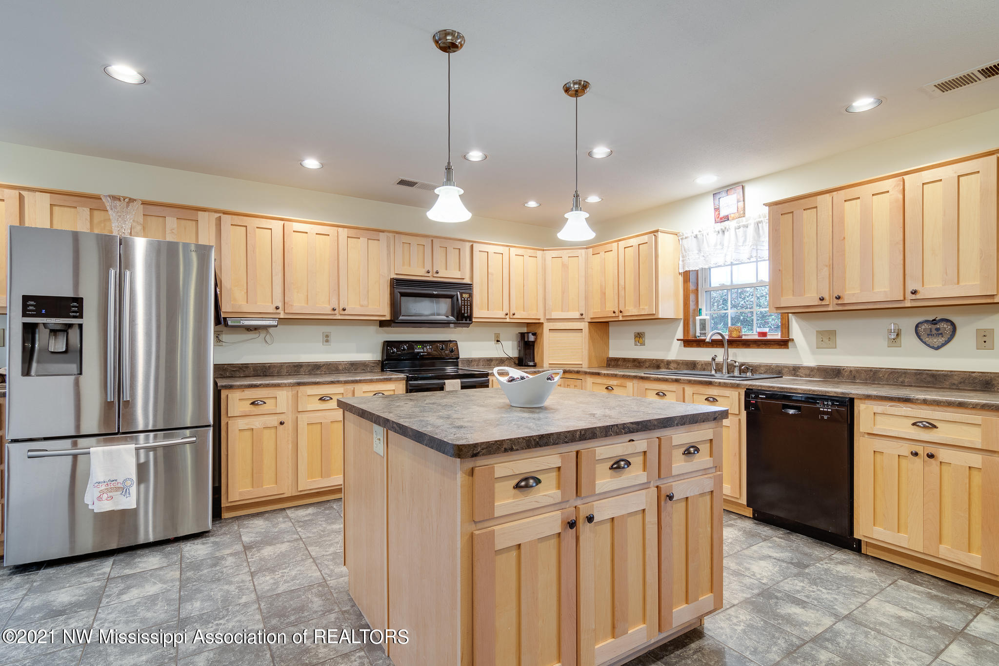 9949 Holly Springs Road Hernando, MS 38632 - Photo 4 of 23 Kitchen