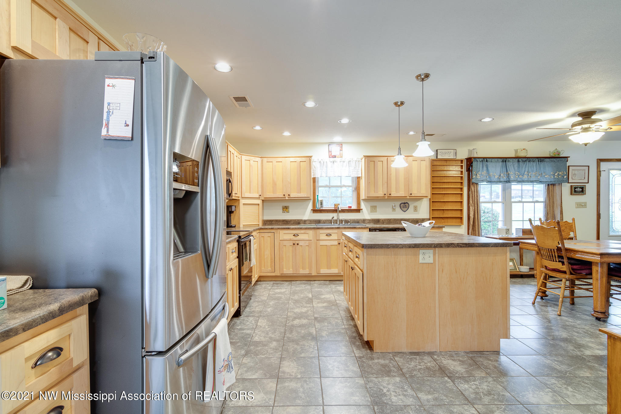 9949 Holly Springs Road Hernando, MS 38632 - Photo 6 of 23 Kitchen