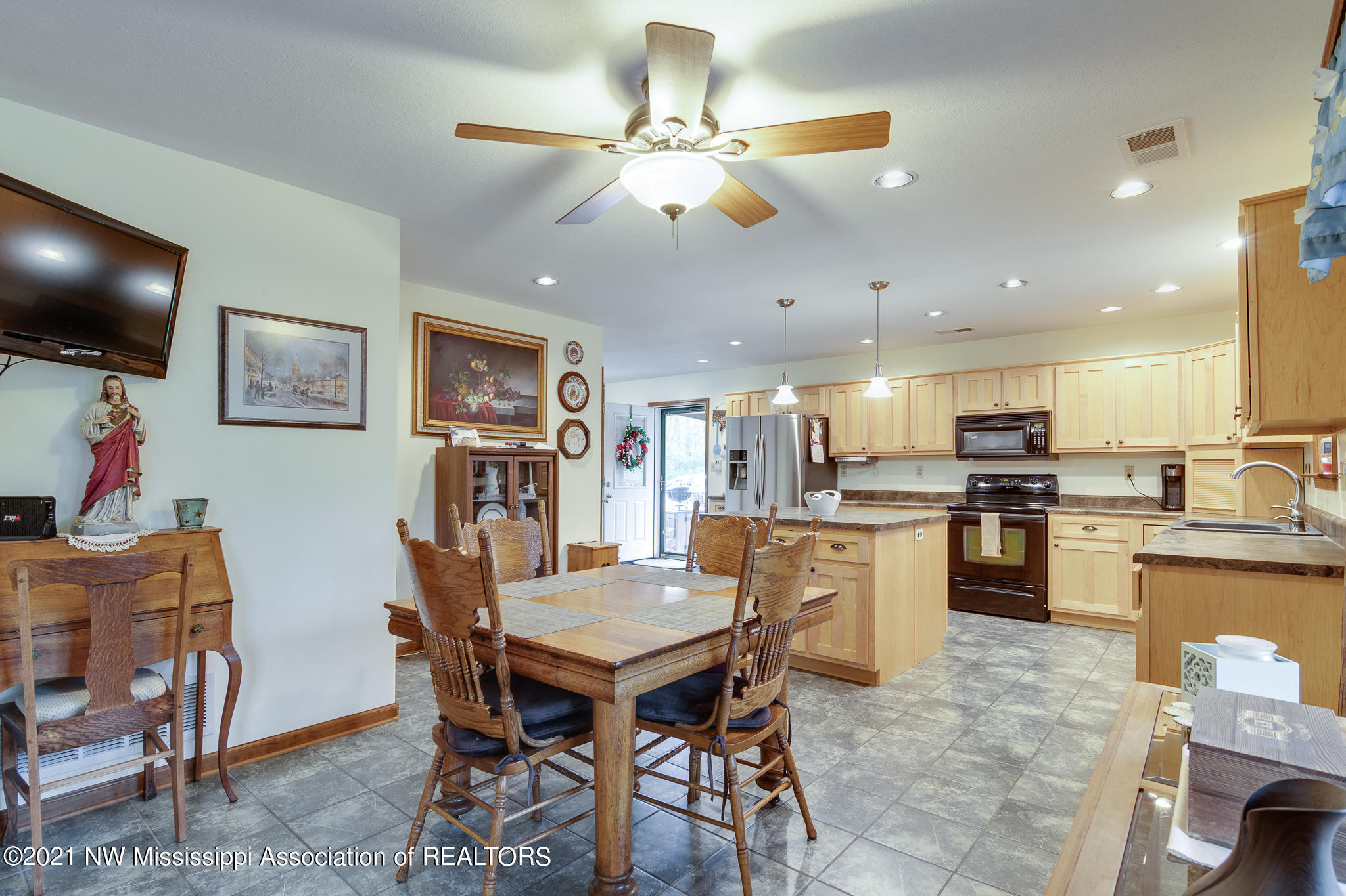 9949 Holly Springs Road Hernando, MS 38632 - Photo 8 of 23 Dining Room
