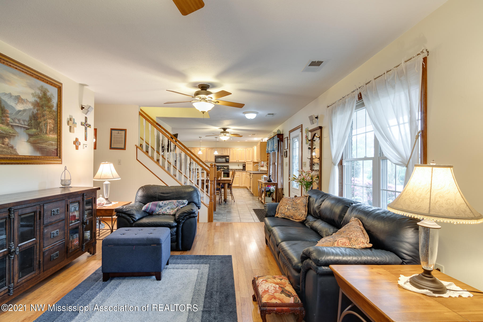 9949 Holly Springs Road Hernando, MS 38632 - Photo 10 of 23 Living Room