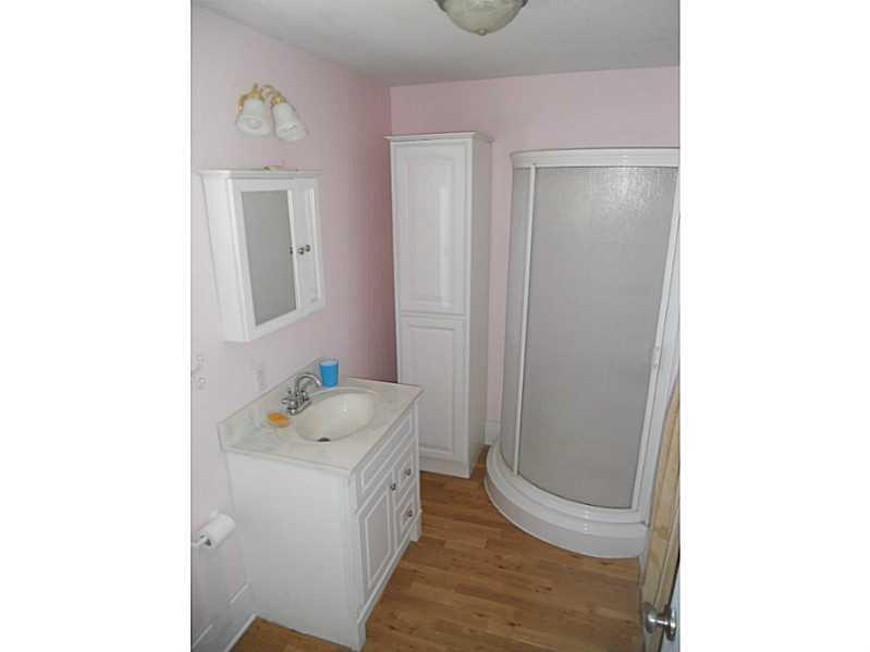 154 McCaslin Road New Castle, PA 16101 - Photo 14 of 23 Full Bath. Upstairs Bath