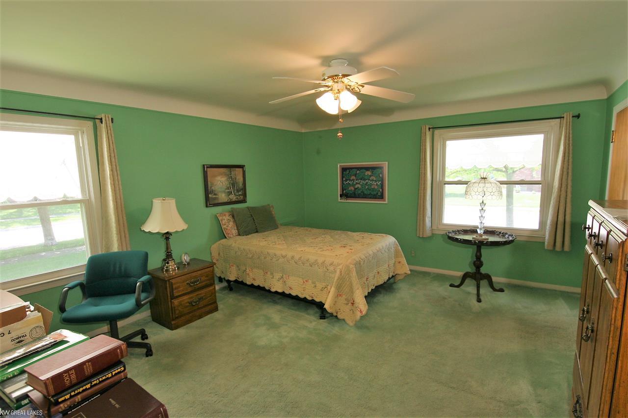 1366 Torrey Road Grosse Pointe, MI 48236 - Photo 10 of 23 Large 16'x14' master bedr
