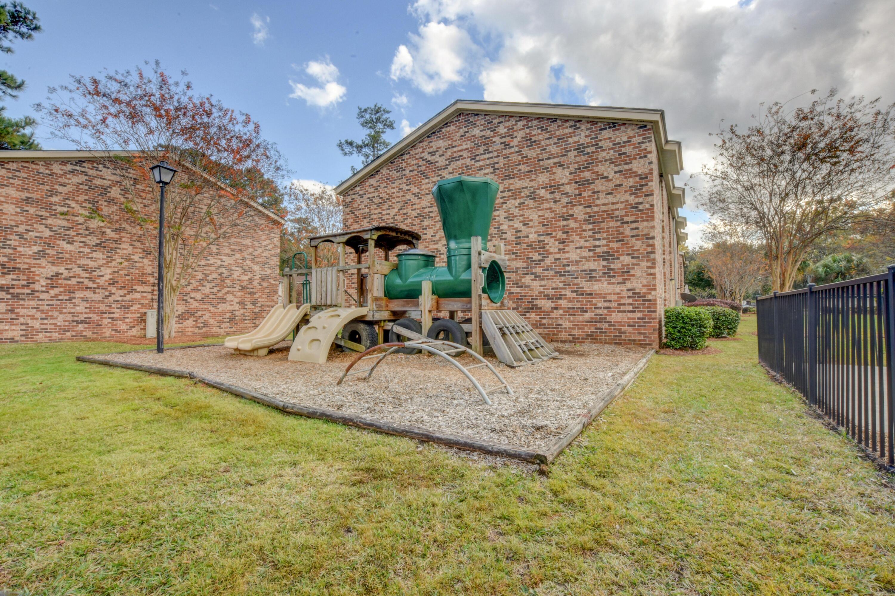 407 Andrea Lane Hanahan, SC 29410 - Photo 3 of 29 Back patio
