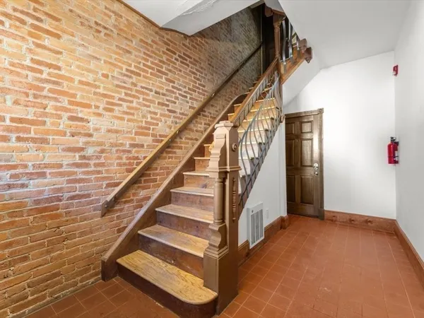 $375,000 | 46 Highland Avenue, Unit 3B, Somerville, MA 02143