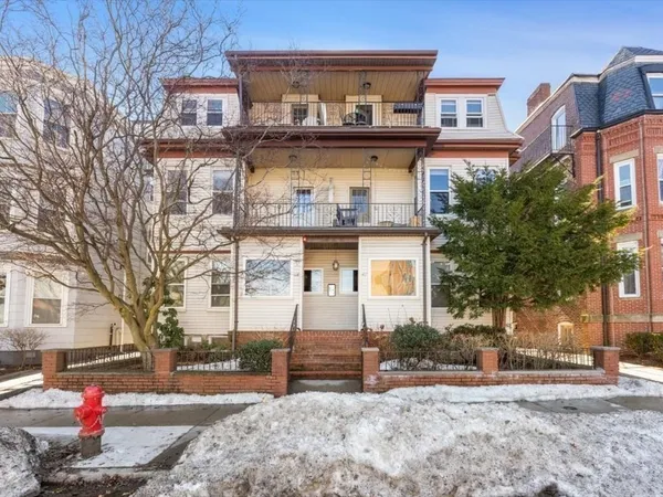 $375,000 | 46 Highland Avenue, Unit 3B, Somerville, MA 02143