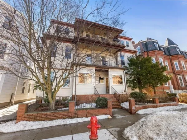 $375,000 | 46 Highland Avenue, Unit 3B, Somerville, MA 02143