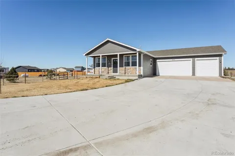 a view of front of house with yard