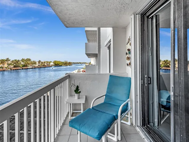 a bed room with a bed and a ceiling fan