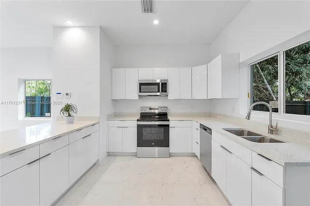 $1,290,000 | 5431 Northwest 5th Avenue, Miami, FL 33127
