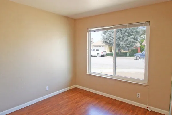 a view of empty room with window