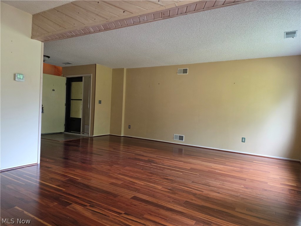 879 Hampton Ridge Drive Akron, OH 44313 - Photo 5 of 32