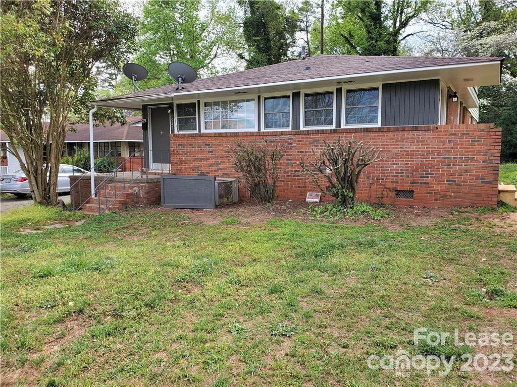 1545 Walton Road, Unit 1547 Charlotte, NC 28208 - Photo 1 of 25 a backyard of a house with table and chairs