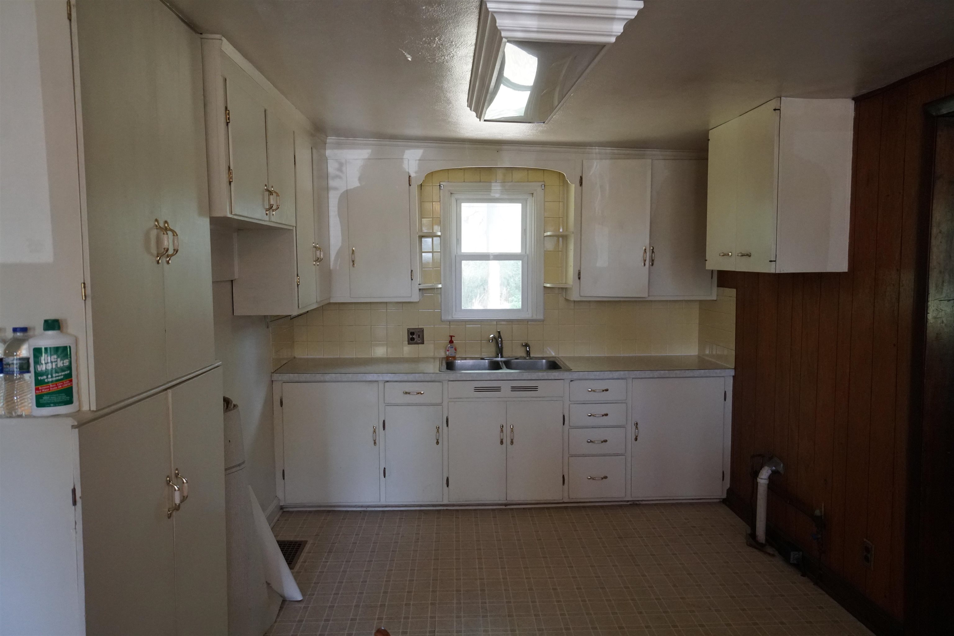1229 North Hillcrest Road Freeport, IL 61032 - Photo 2 of 28 Gallery Image 2