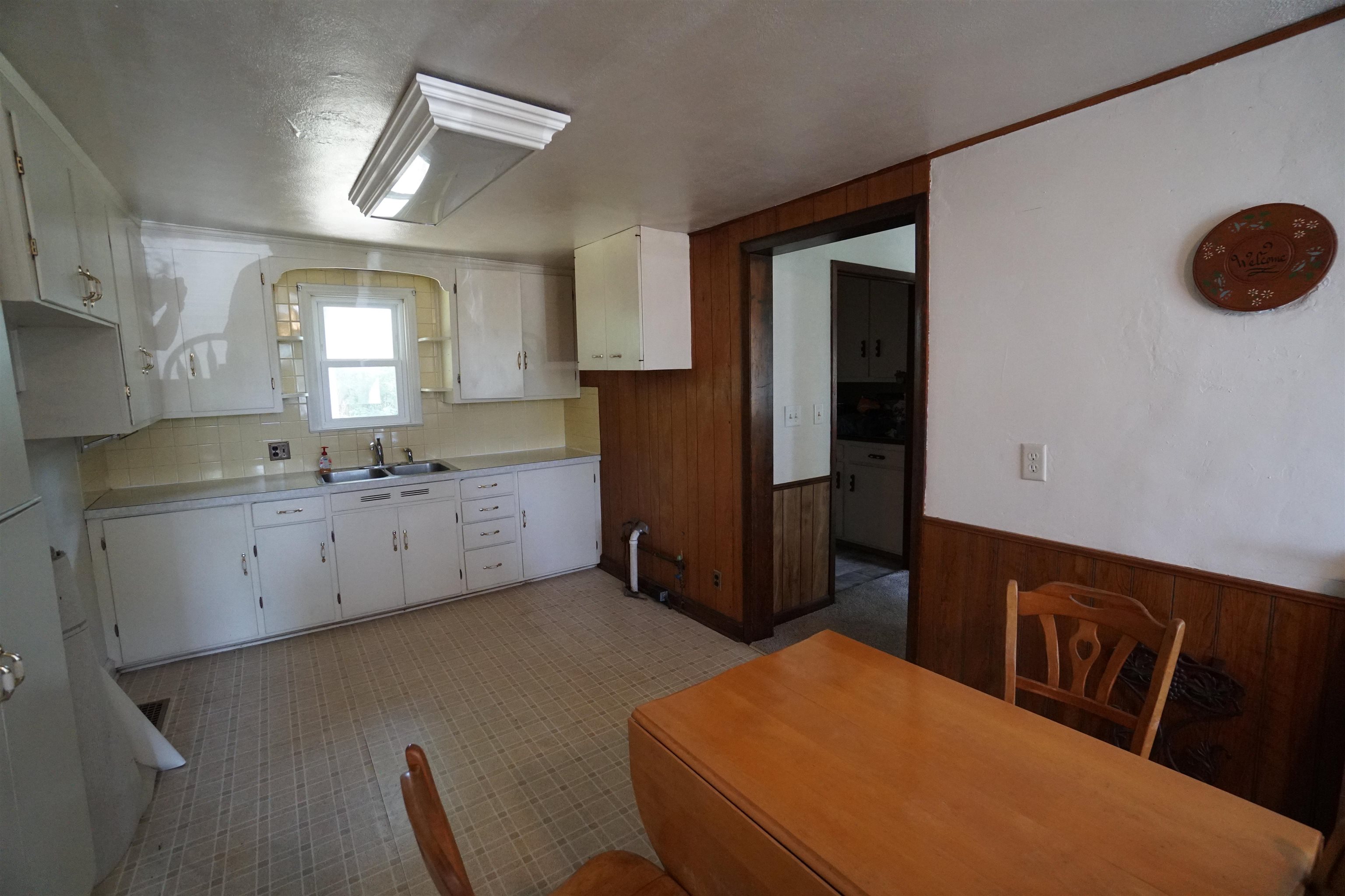 1229 North Hillcrest Road Freeport, IL 61032 - Photo 3 of 28 Gallery Image 3