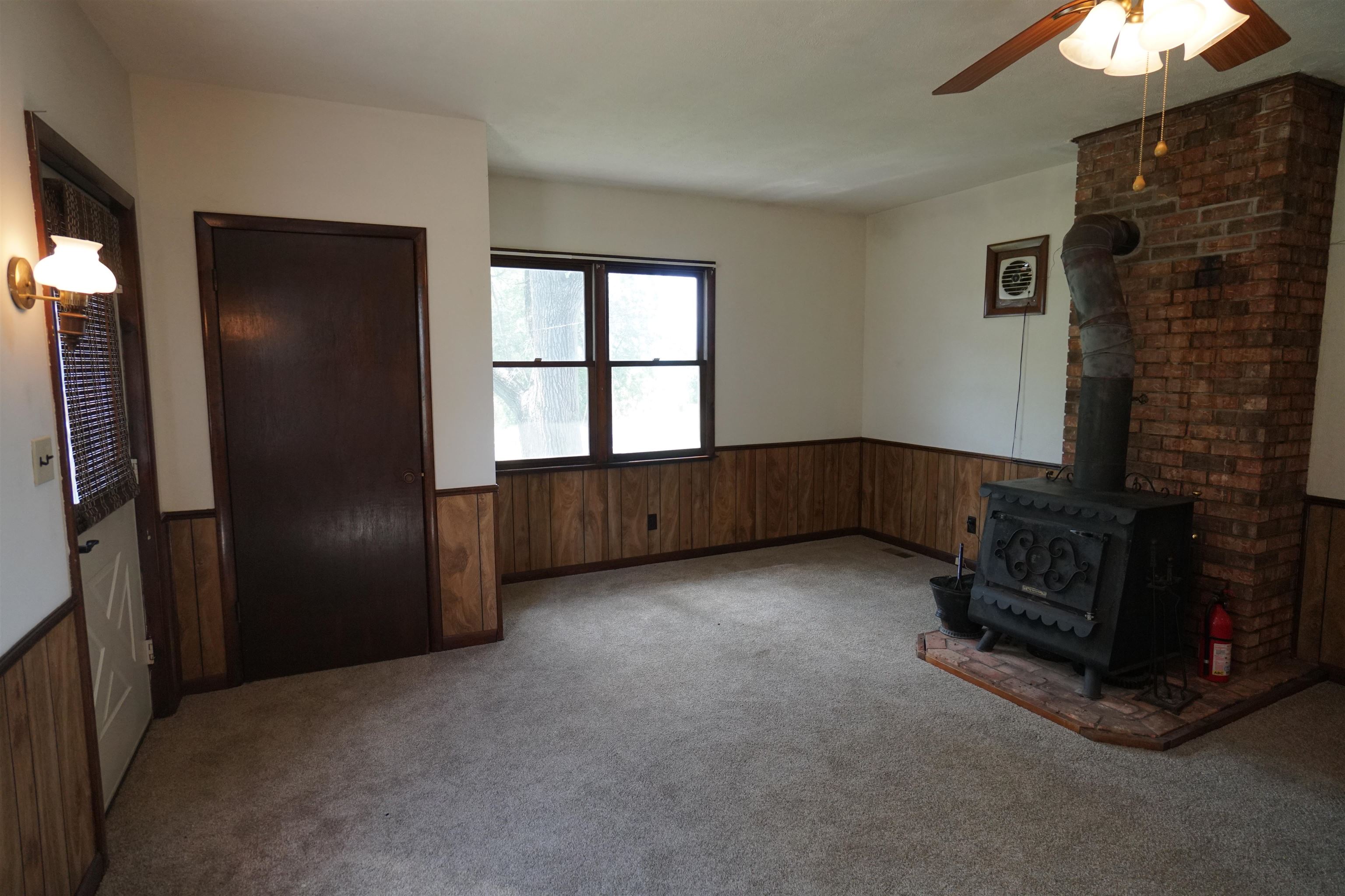 1229 North Hillcrest Road Freeport, IL 61032 - Photo 5 of 28 Gallery Image 5