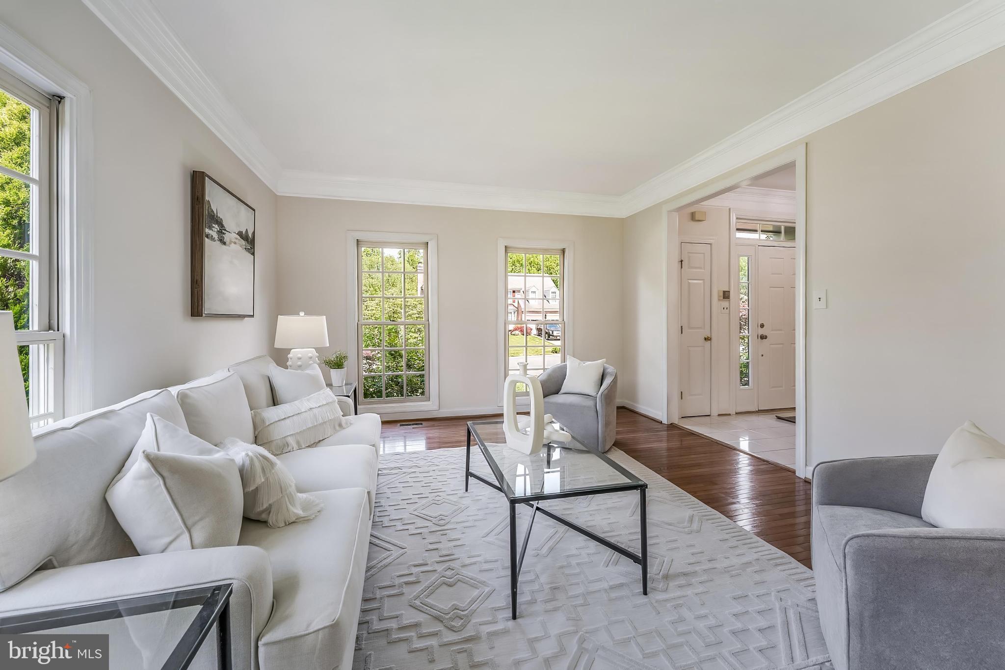 5501 Ashleigh Road Fairfax, VA 22030 - Photo 11 of 77 Tons of windows and great natural light