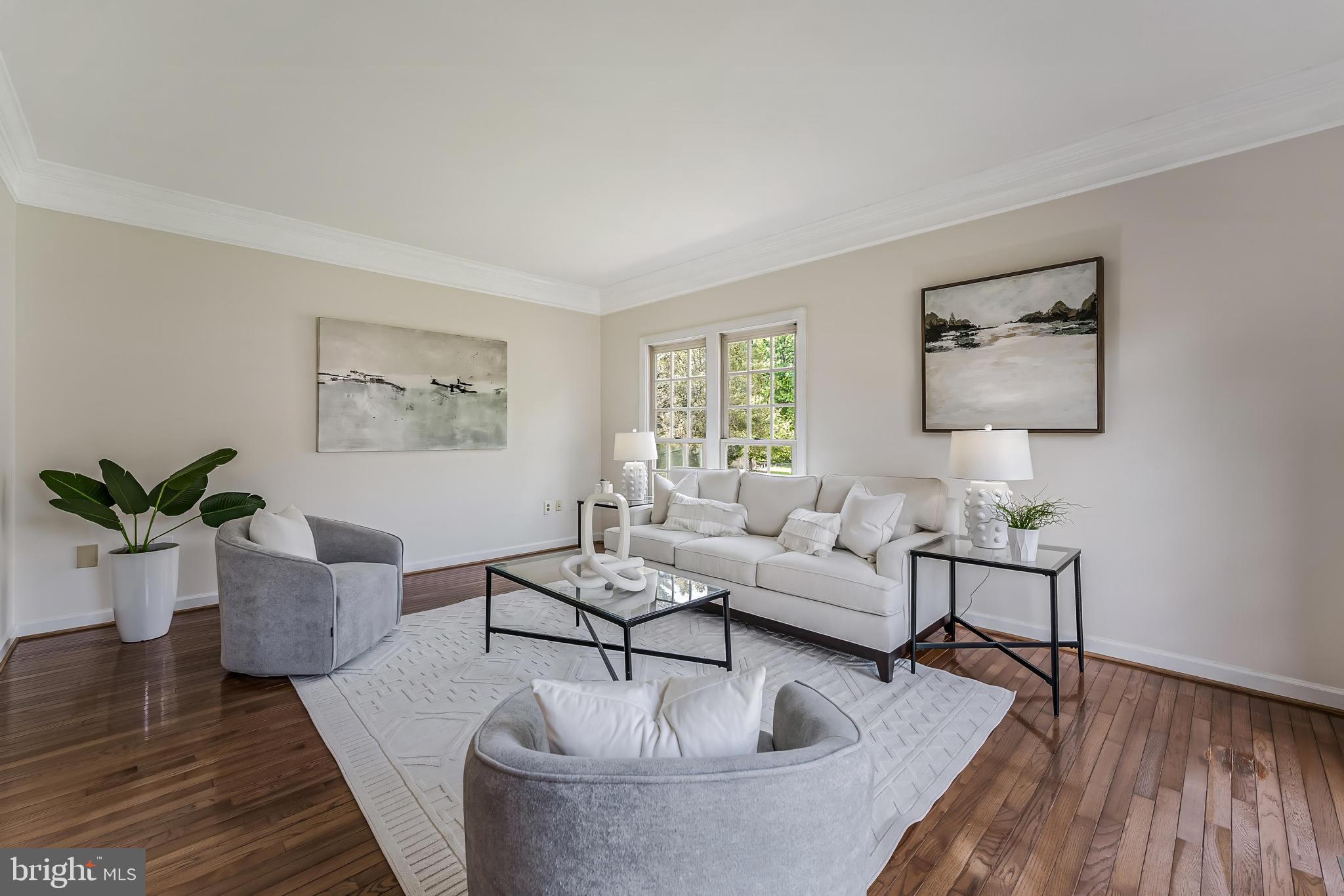 5501 Ashleigh Road Fairfax, VA 22030 - Photo 8 of 77 12 inch Crown Molding