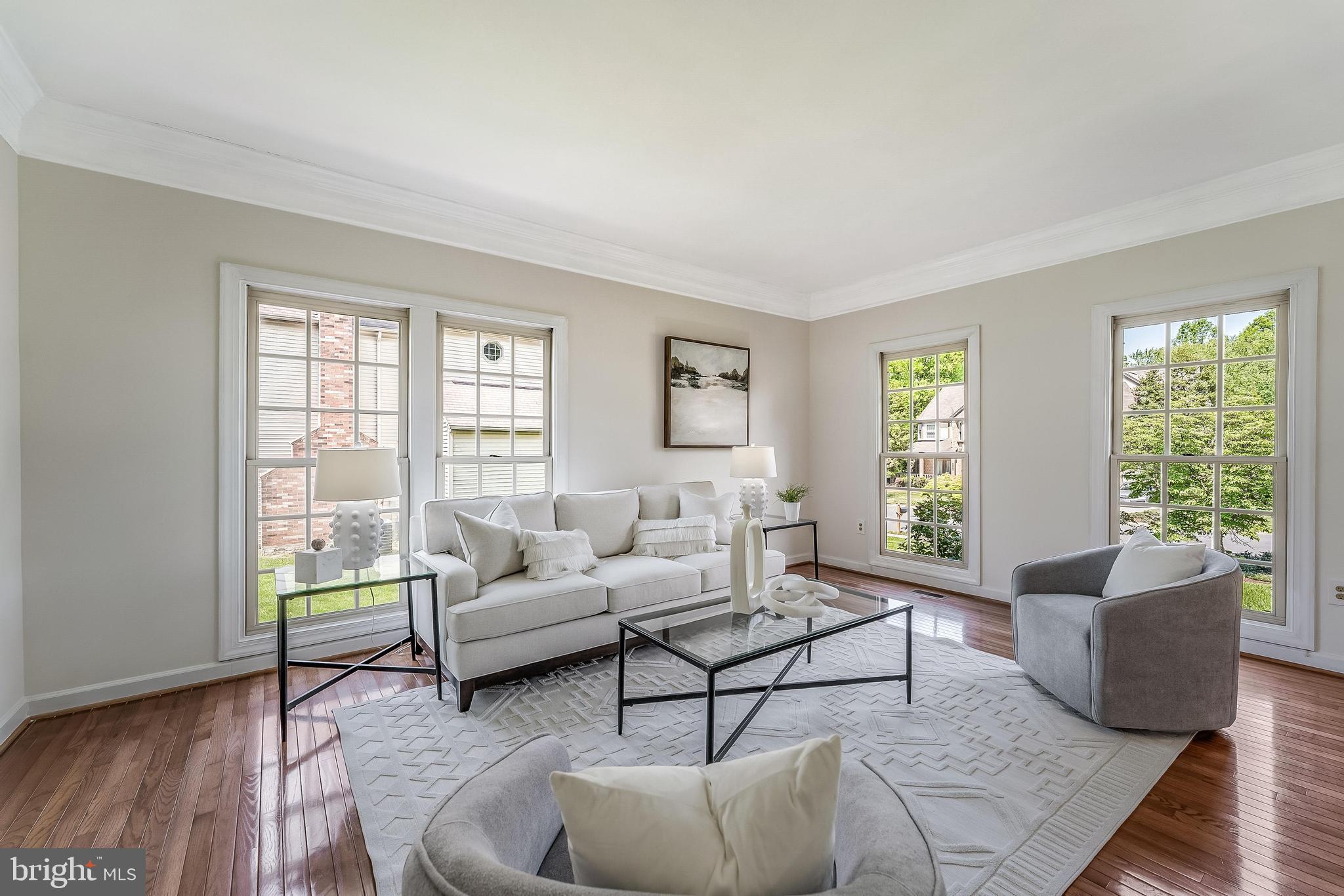 5501 Ashleigh Road Fairfax, VA 22030 - Photo 10 of 77 Plenty of room for lots of seating